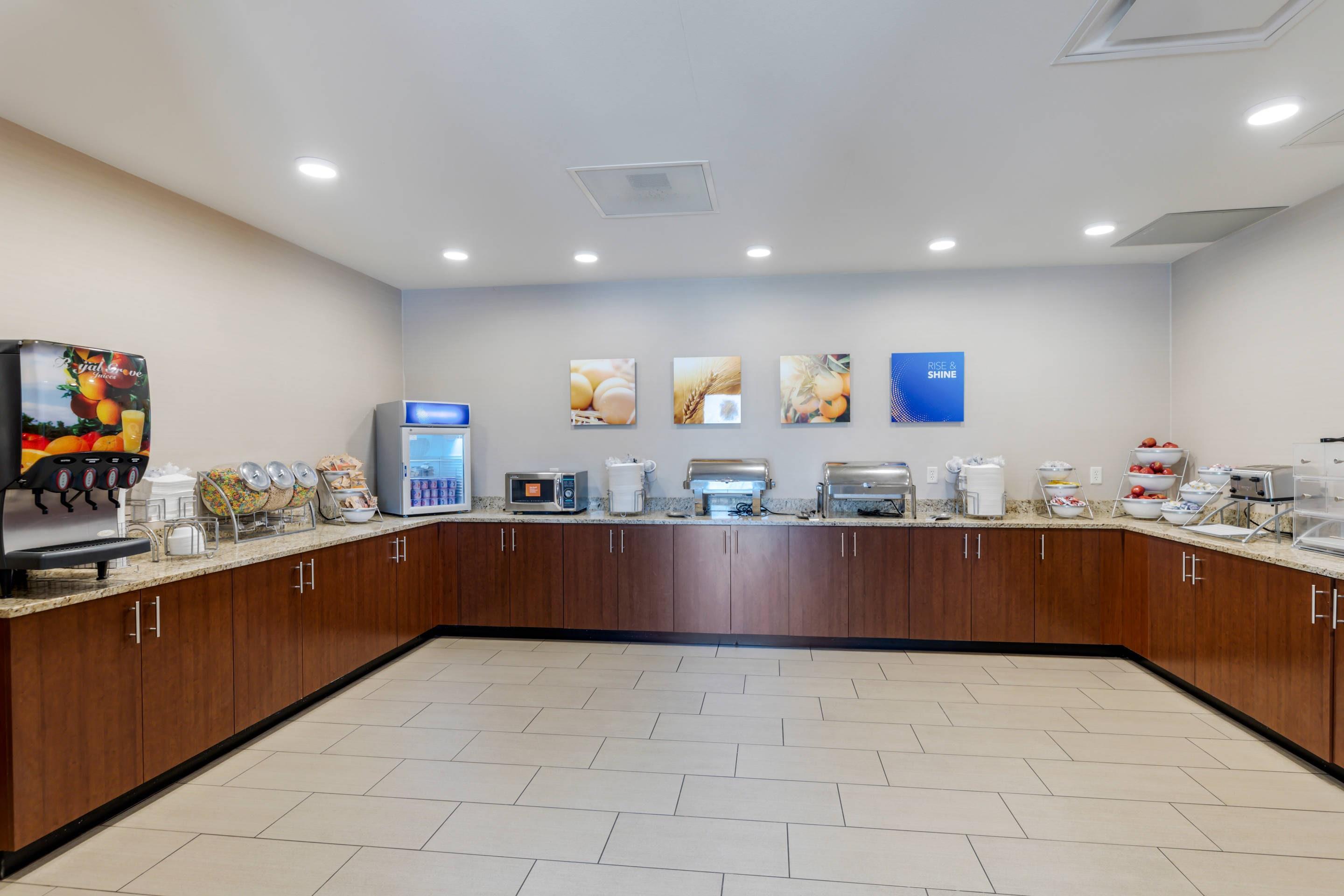 Spacious breakfast area | Comfort Suites Loveland