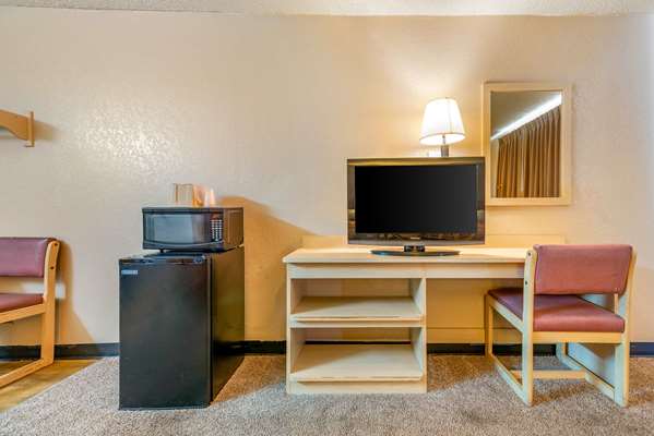  - Rodeway Inn Pueblo - I-25, Exit 101