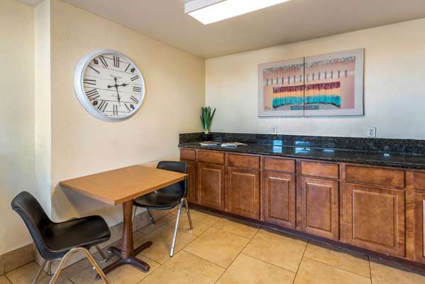  - Rodeway Inn Pueblo - I-25, Exit 101