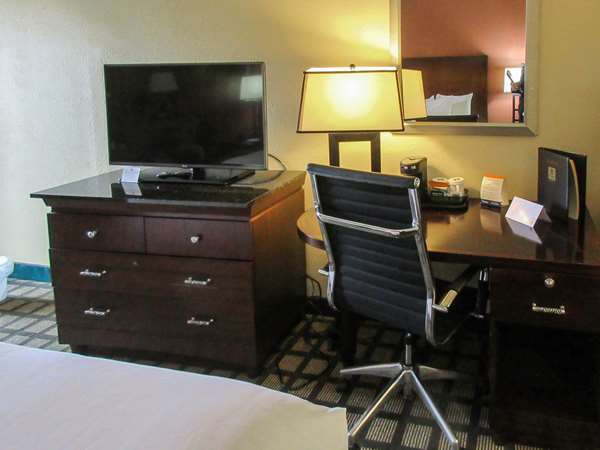  - Clarion Inn Fort Collins - I-25, Exit 269