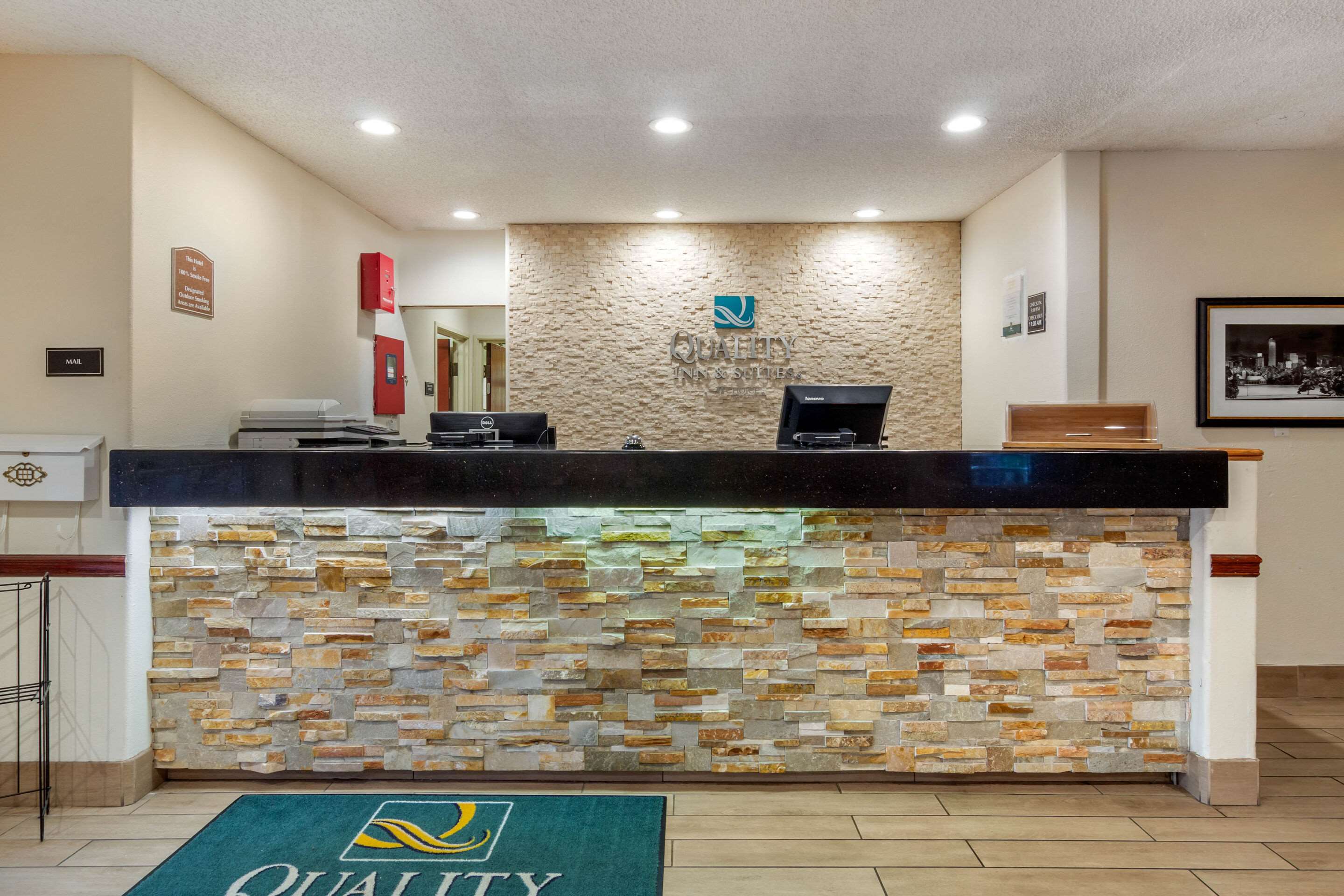 Front desk | Spark by Hilton Lakewood Denver Southwest