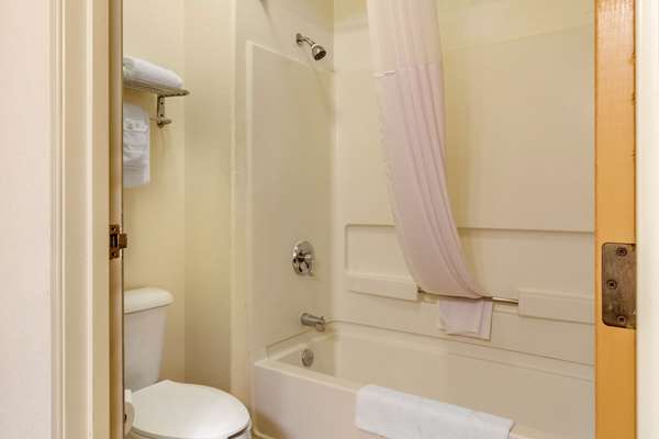  - Quality Inn Lakewood