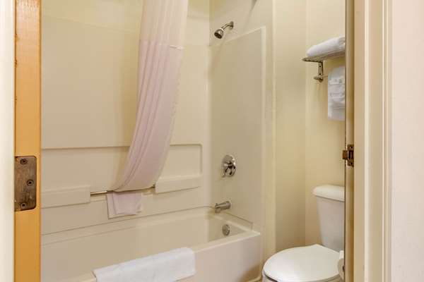  - Quality Inn Lakewood
