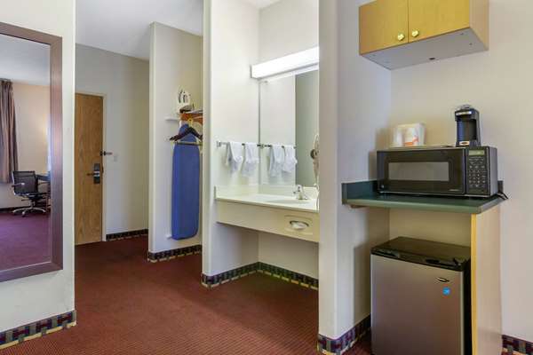  - Quality Inn Lakewood