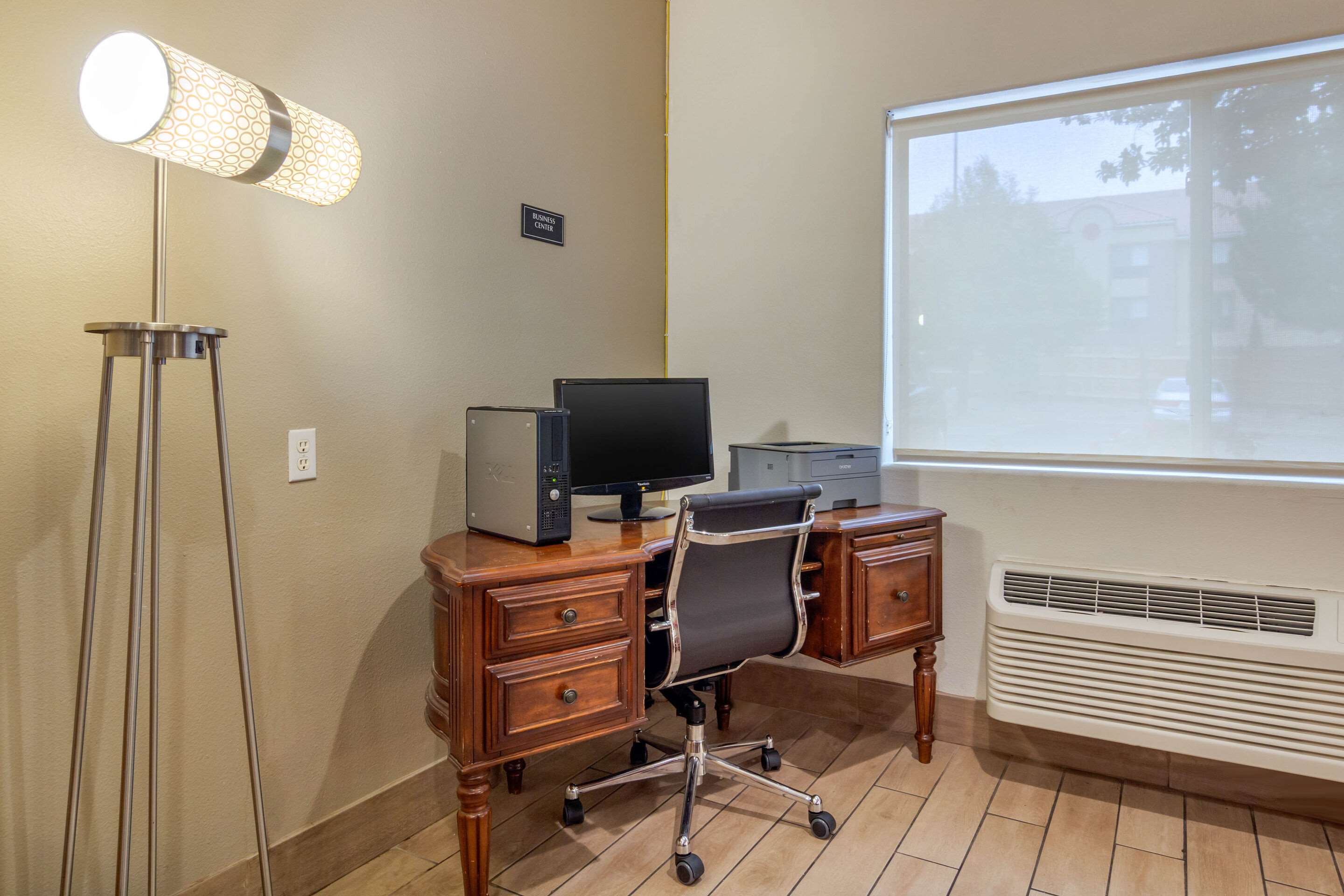 Business center | Spark by Hilton Lakewood Denver Southwest