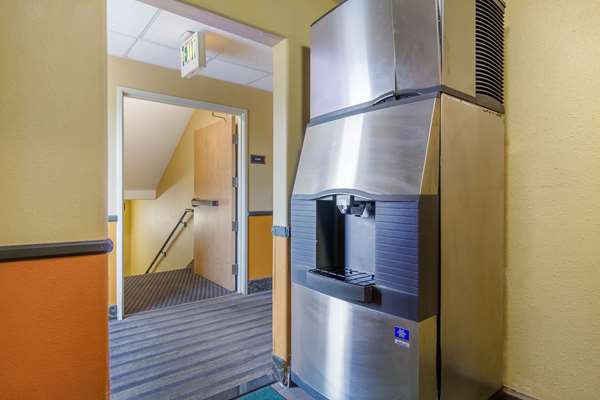  - Quality Inn Lakewood