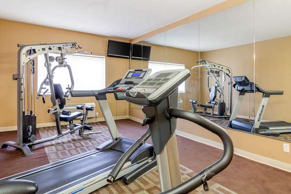 Fitness/ Exercise Room - Quality Inn Lakewood