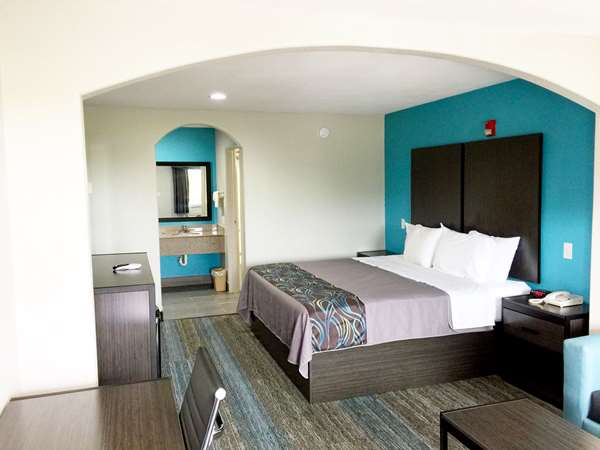 Suite - Americas Best Value Inn Mont Belvieu - I-10, Exit 797 & 798