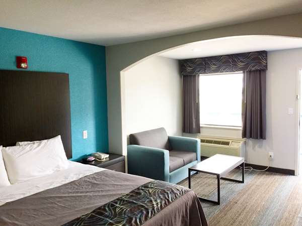Suite - Americas Best Value Inn Mont Belvieu - I-10, Exit 797 & 798