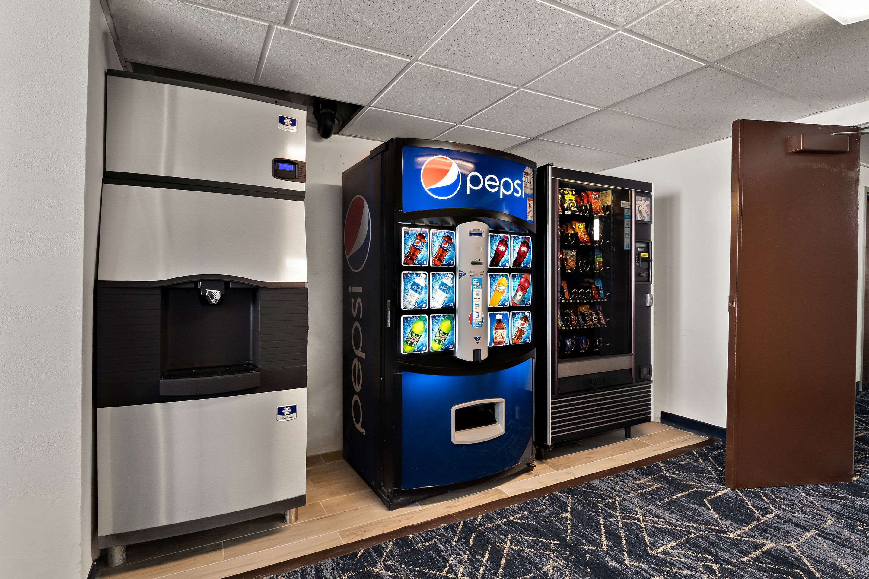 Hotel vending area | Quality Inn & Suites