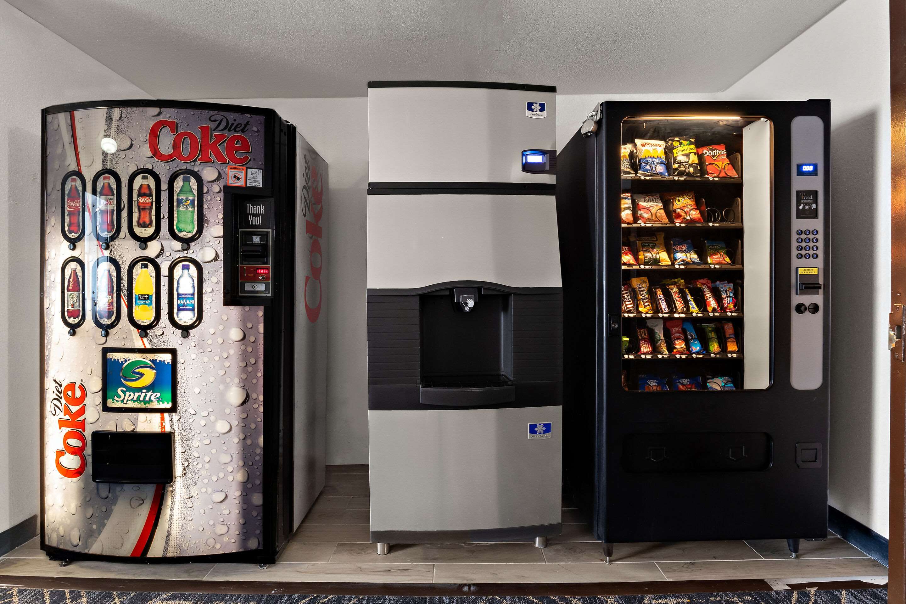 Hotel vending area | Quality Inn & Suites