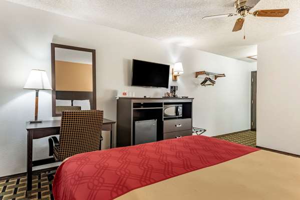  - Econo Lodge La Junta