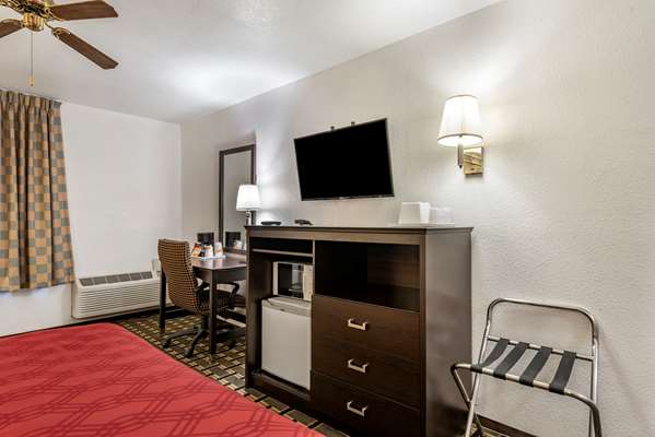  - Econo Lodge La Junta