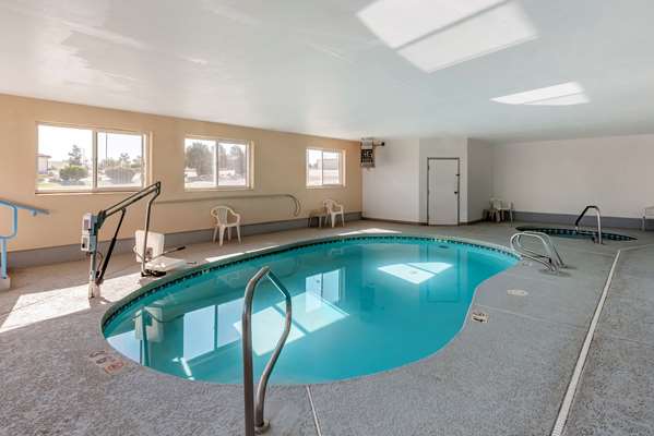 Pool - Econo Lodge La Junta