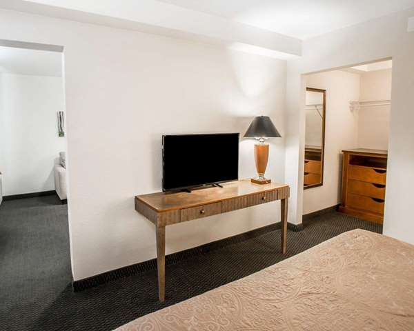 Suite - Rodeway Inn Evans