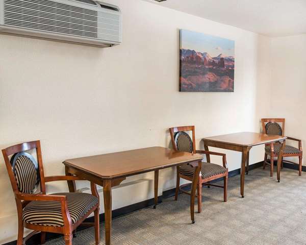 Amenities - Rodeway Inn Evans