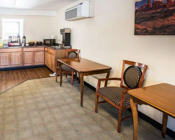 Amenities - Rodeway Inn Evans