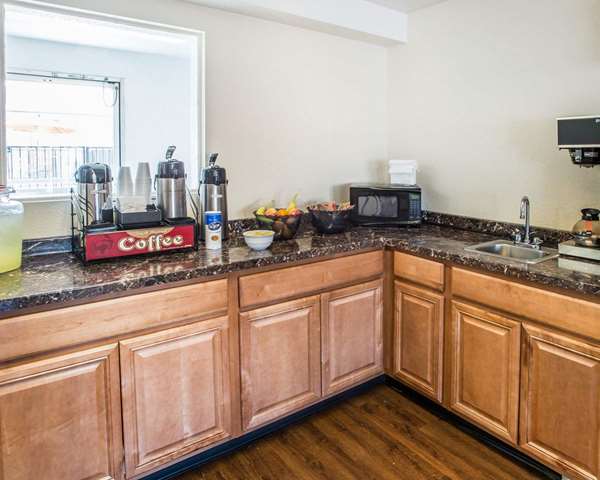 Amenities - Rodeway Inn Evans