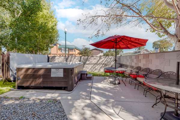 Pool - Econo Lodge Gunnison