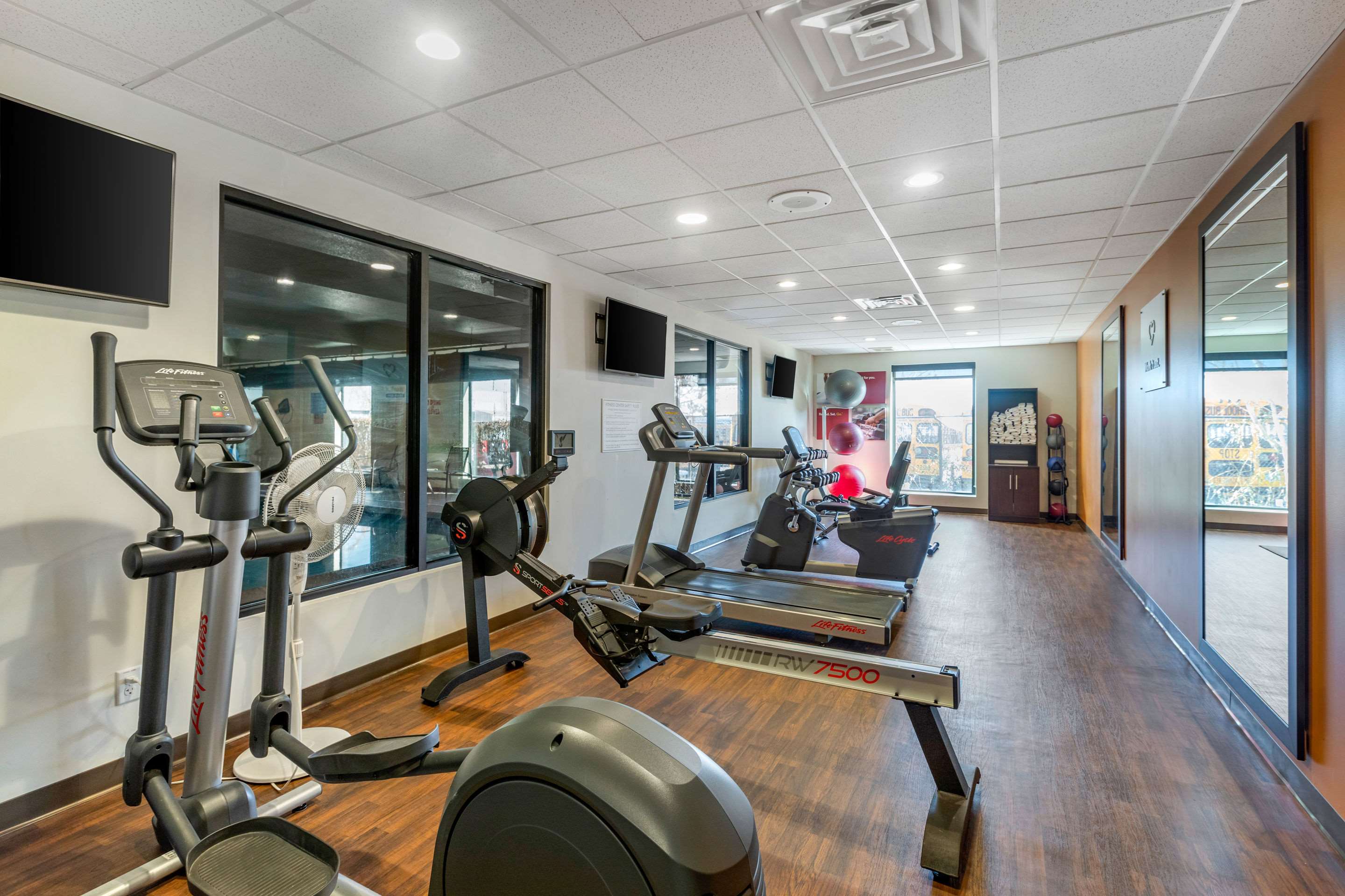 Exercise room | Comfort Suites Near Denver Downtown