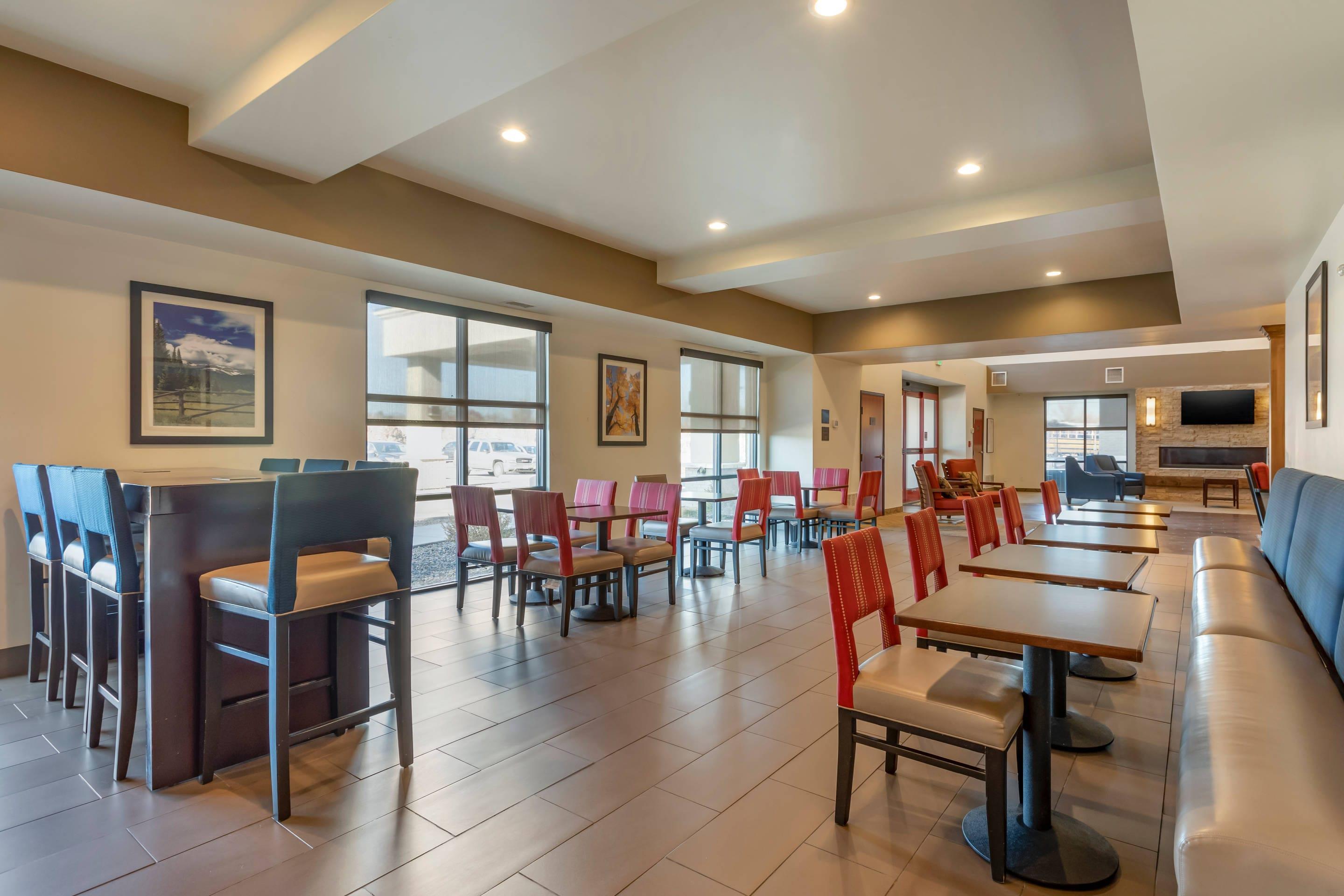 Breakfast area | MainStay Suites Near Denver Downtown
