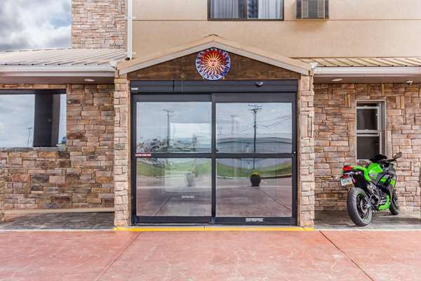 Exterior view - Quality Inn Lamar