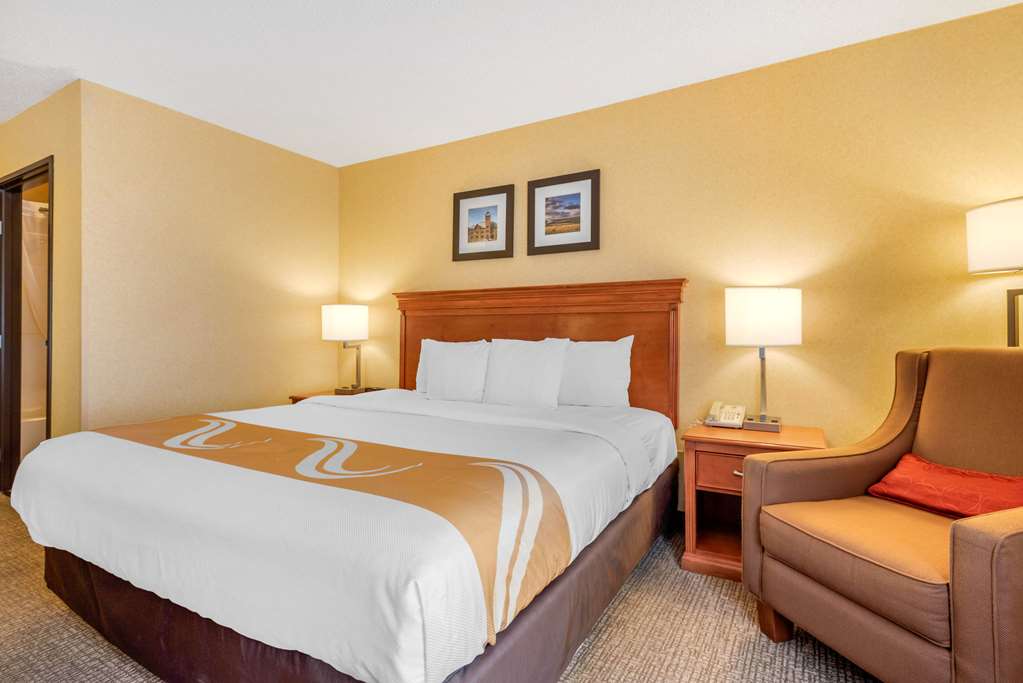 QUALITY INN PUEBLO NORTH-guestroom-Guest Room,On-Site.jpg