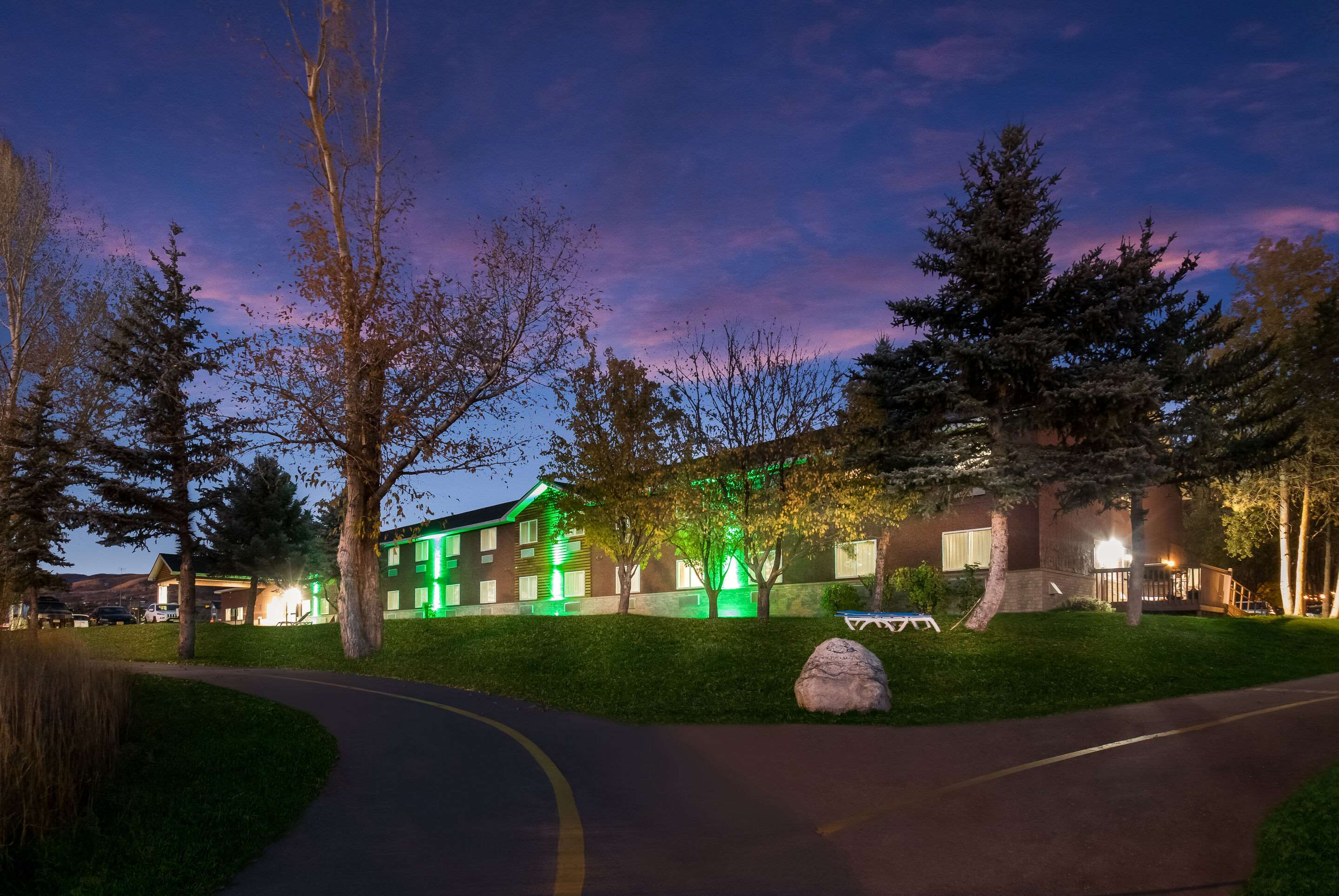 Hotel exterior | Quality Inn & Suites