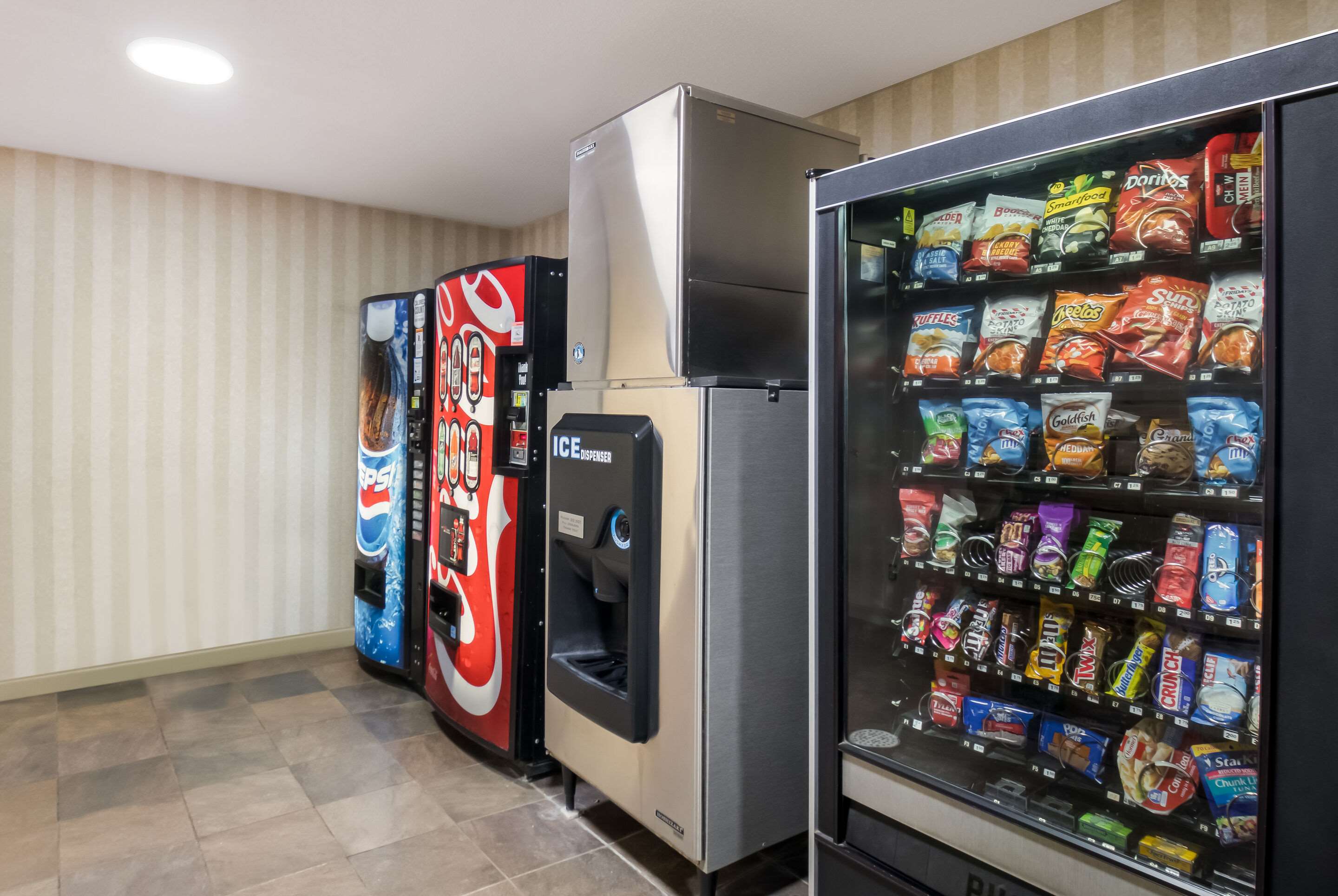 Hotel vending area | Quality Inn & Suites