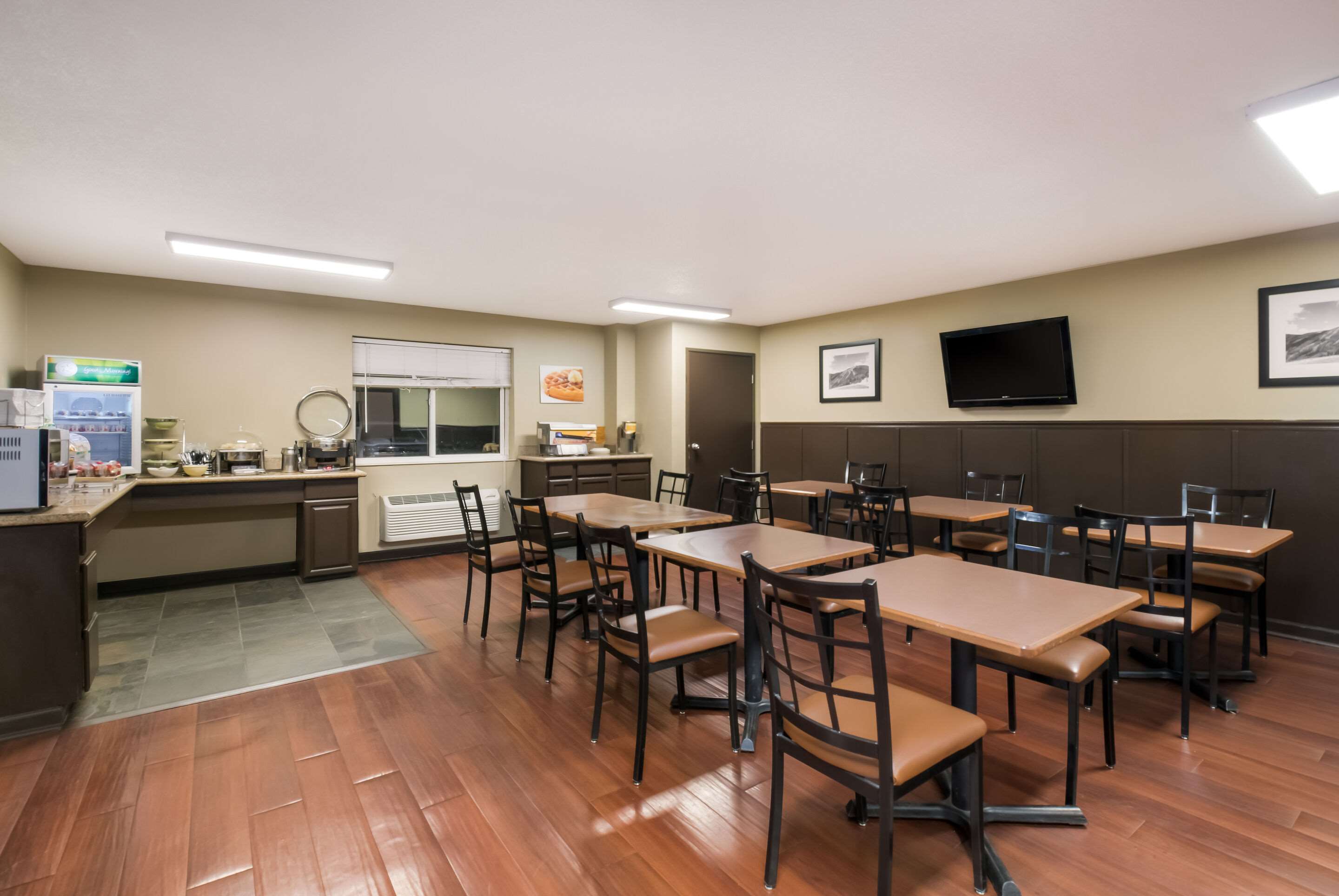 Enjoy breakfast in this seating area | Quality Inn & Suites