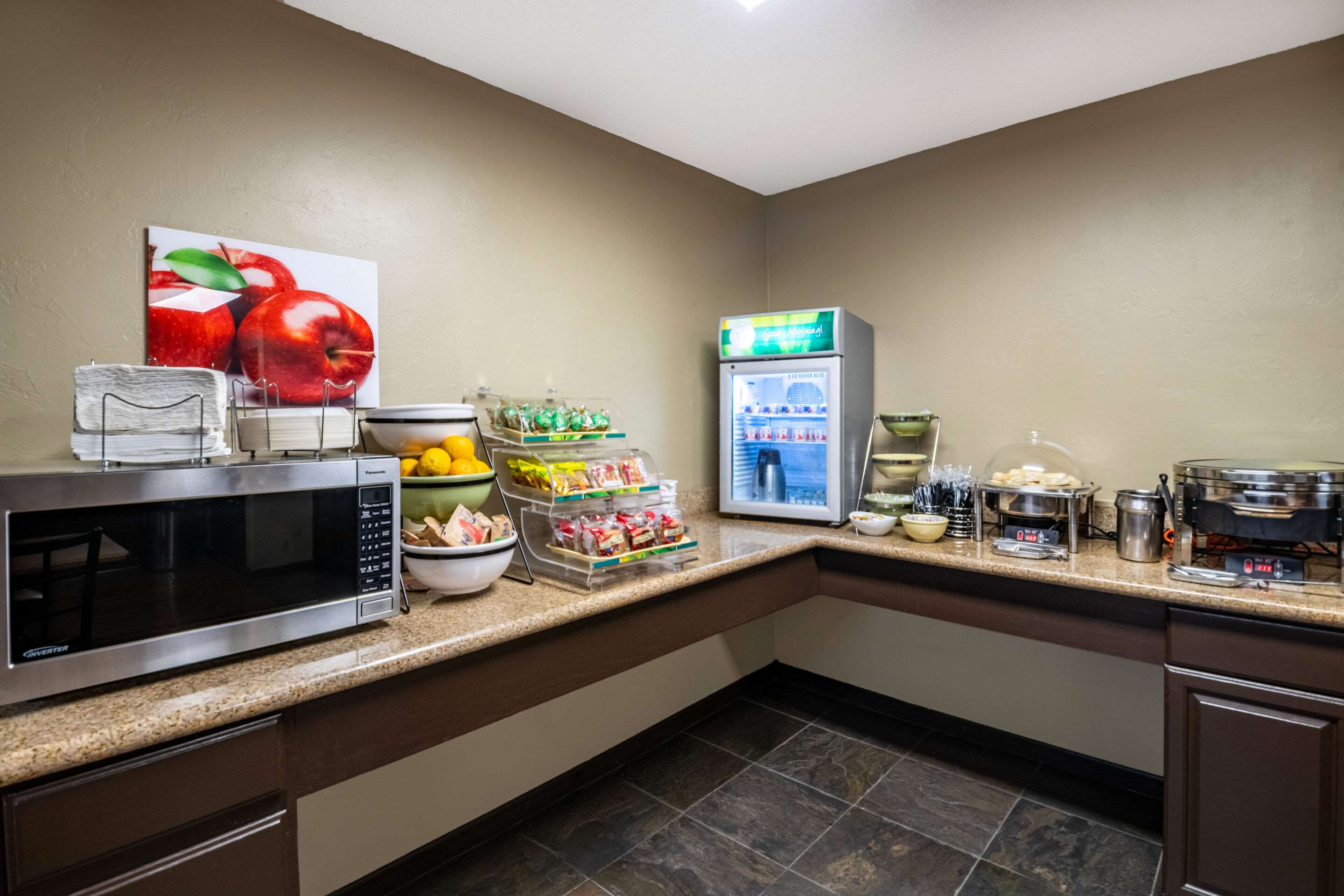 Breakfast counter | Quality Inn & Suites