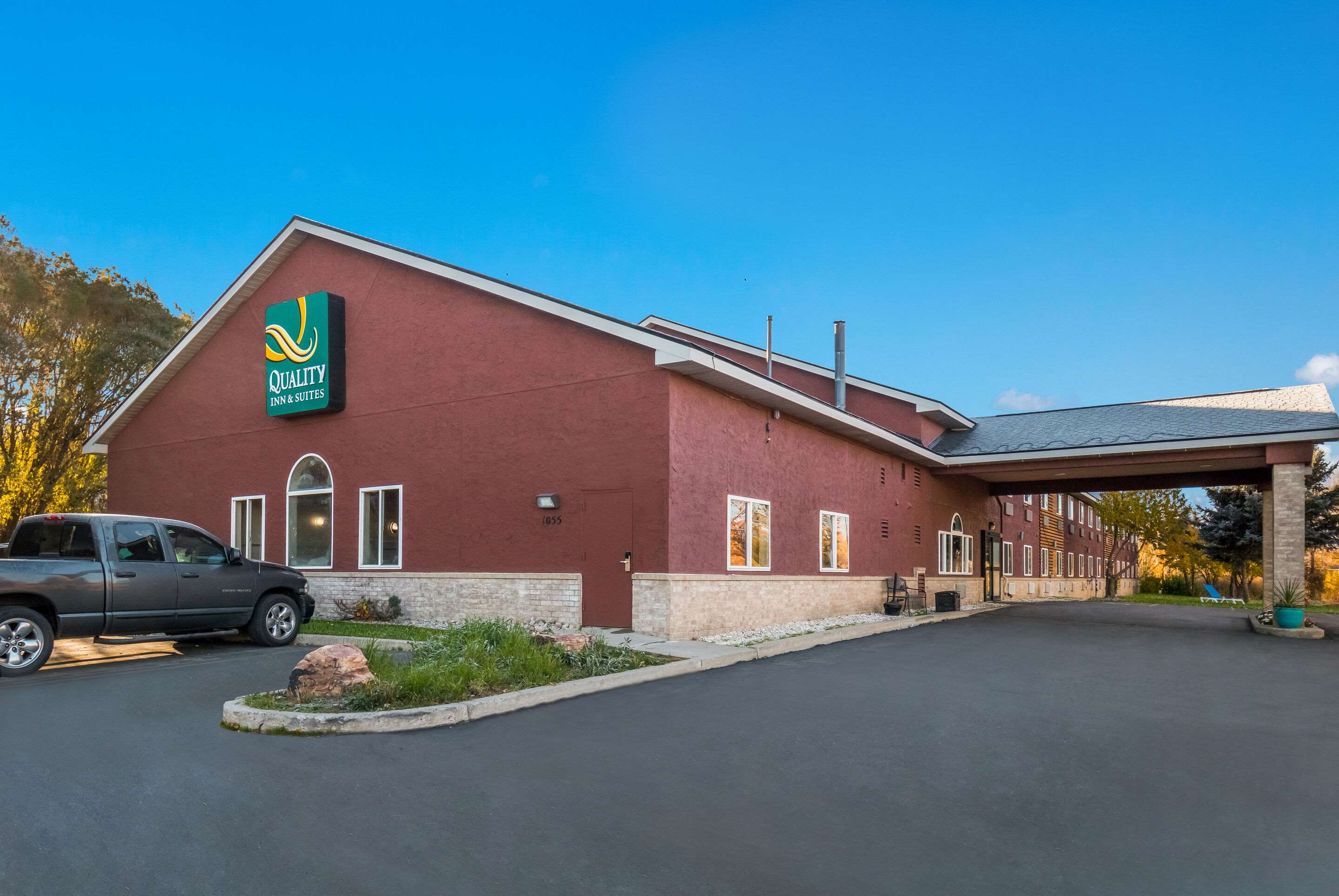 Hotel exterior | Quality Inn & Suites