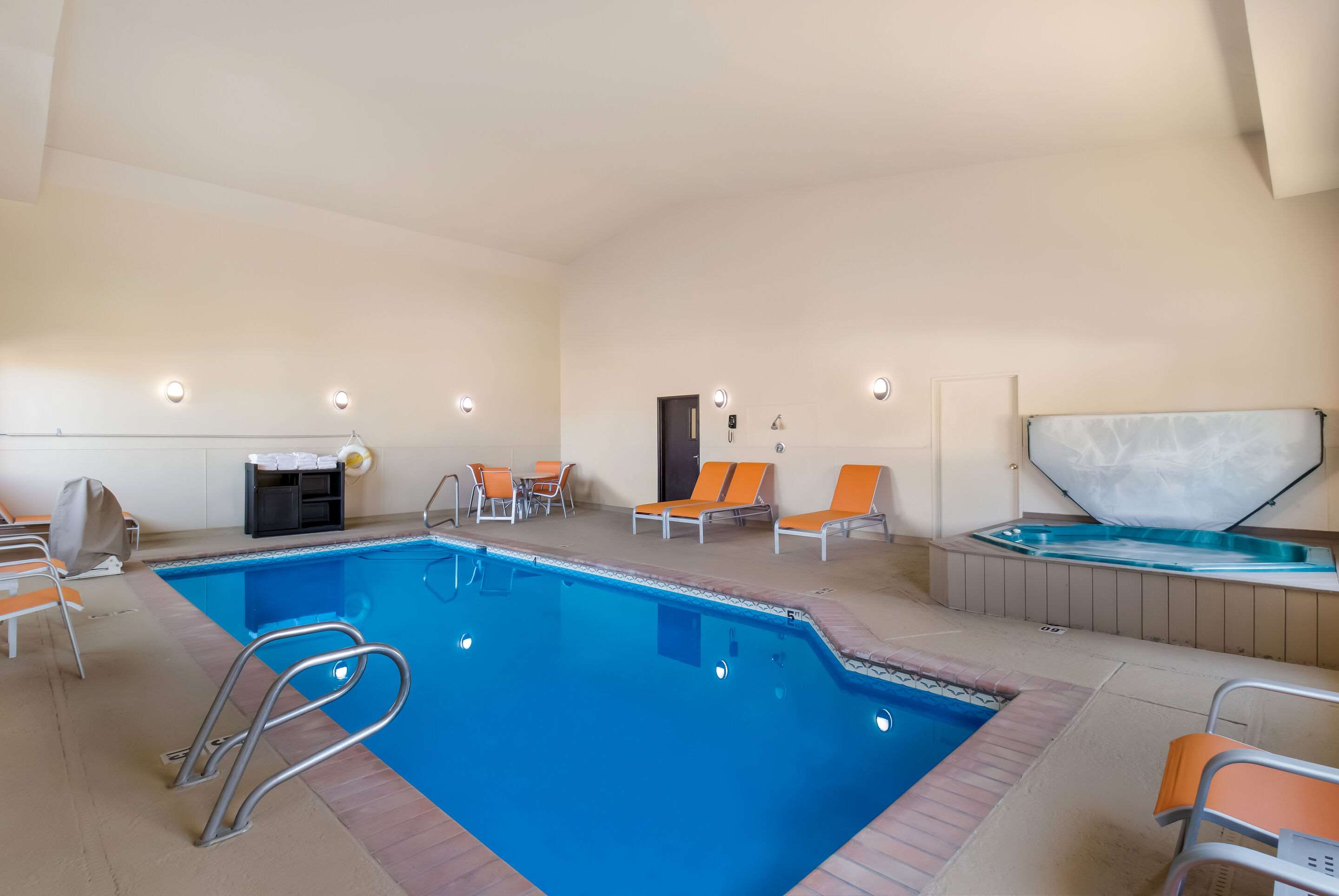 Indoor pool | Quality Inn & Suites