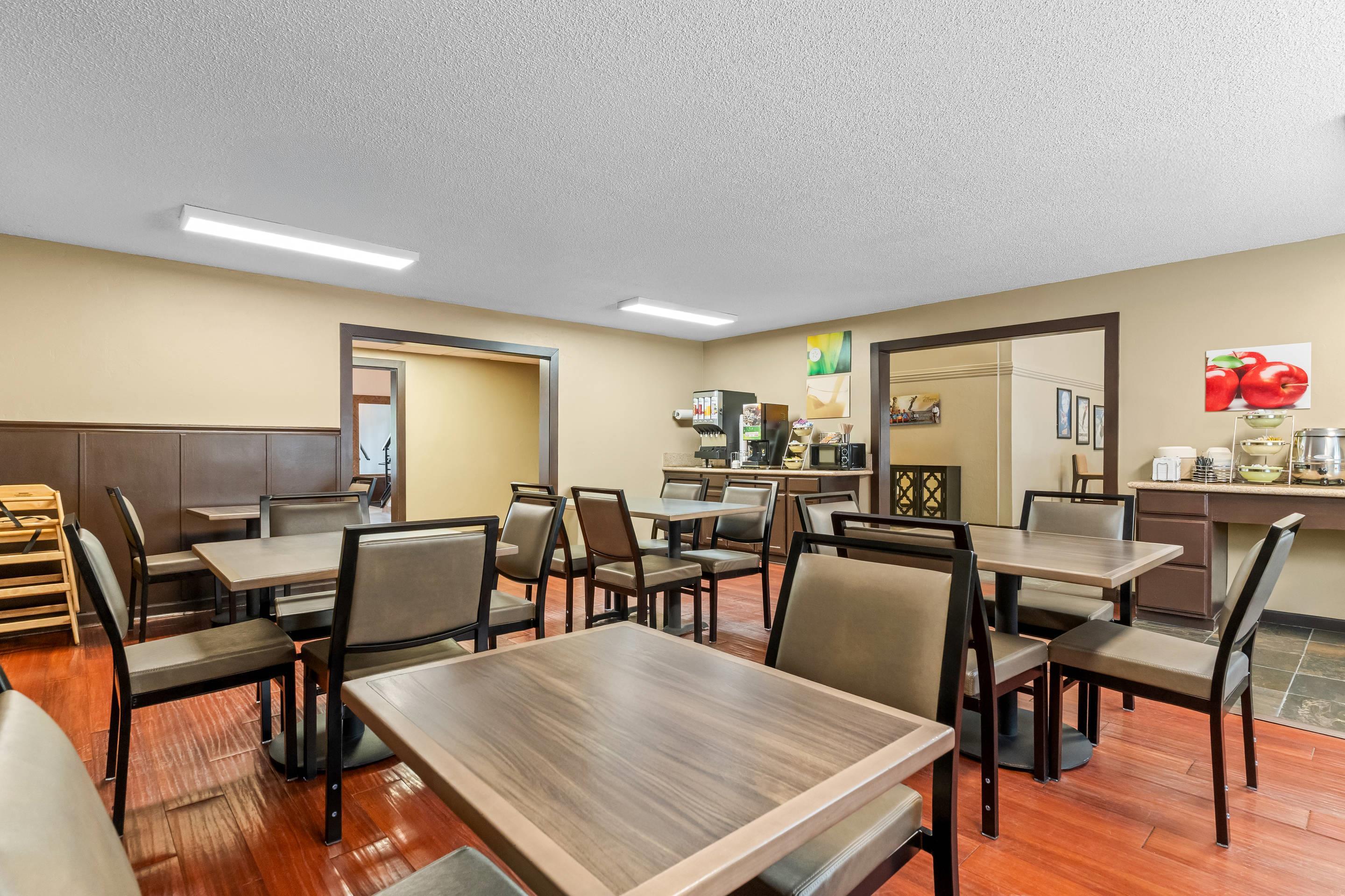 Breakfast area | Quality Inn & Suites Steamboat Springs