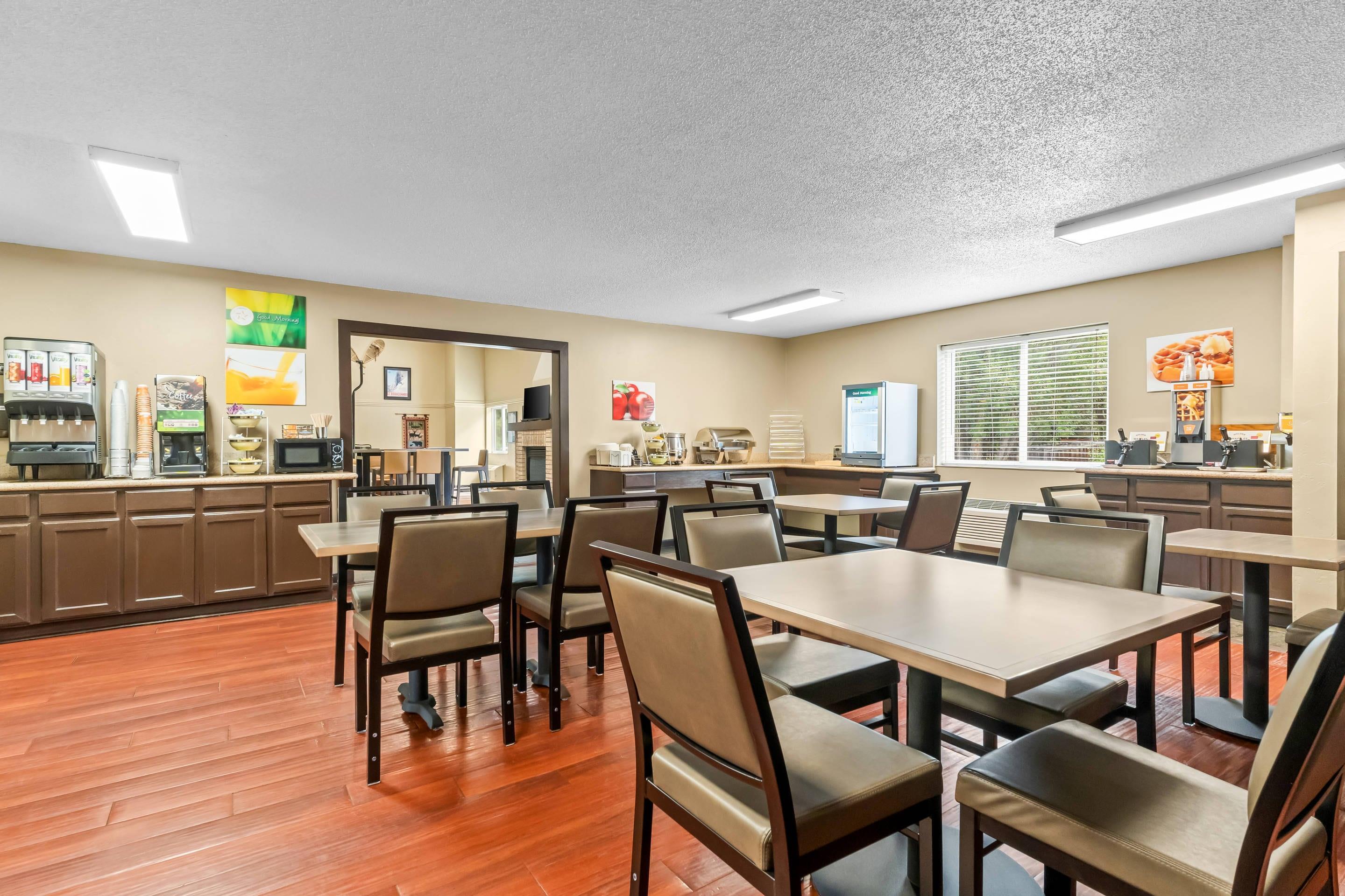 Breakfast area | Quality Inn & Suites Steamboat Springs