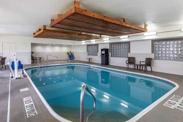 Pool - Comfort Suites Fort Collins