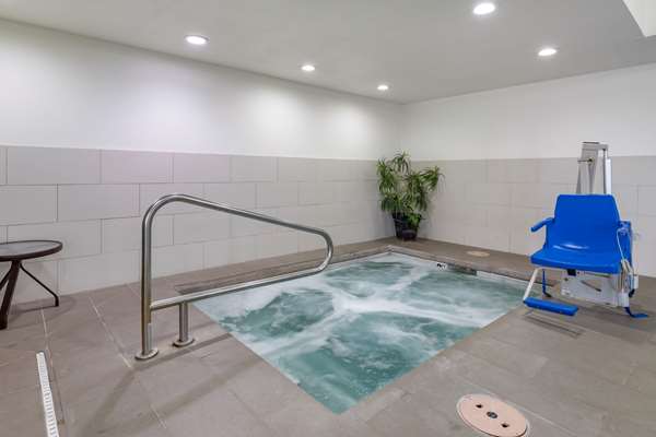 Pool - Comfort Suites Fort Collins