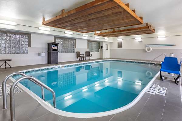 Pool - Comfort Suites Fort Collins
