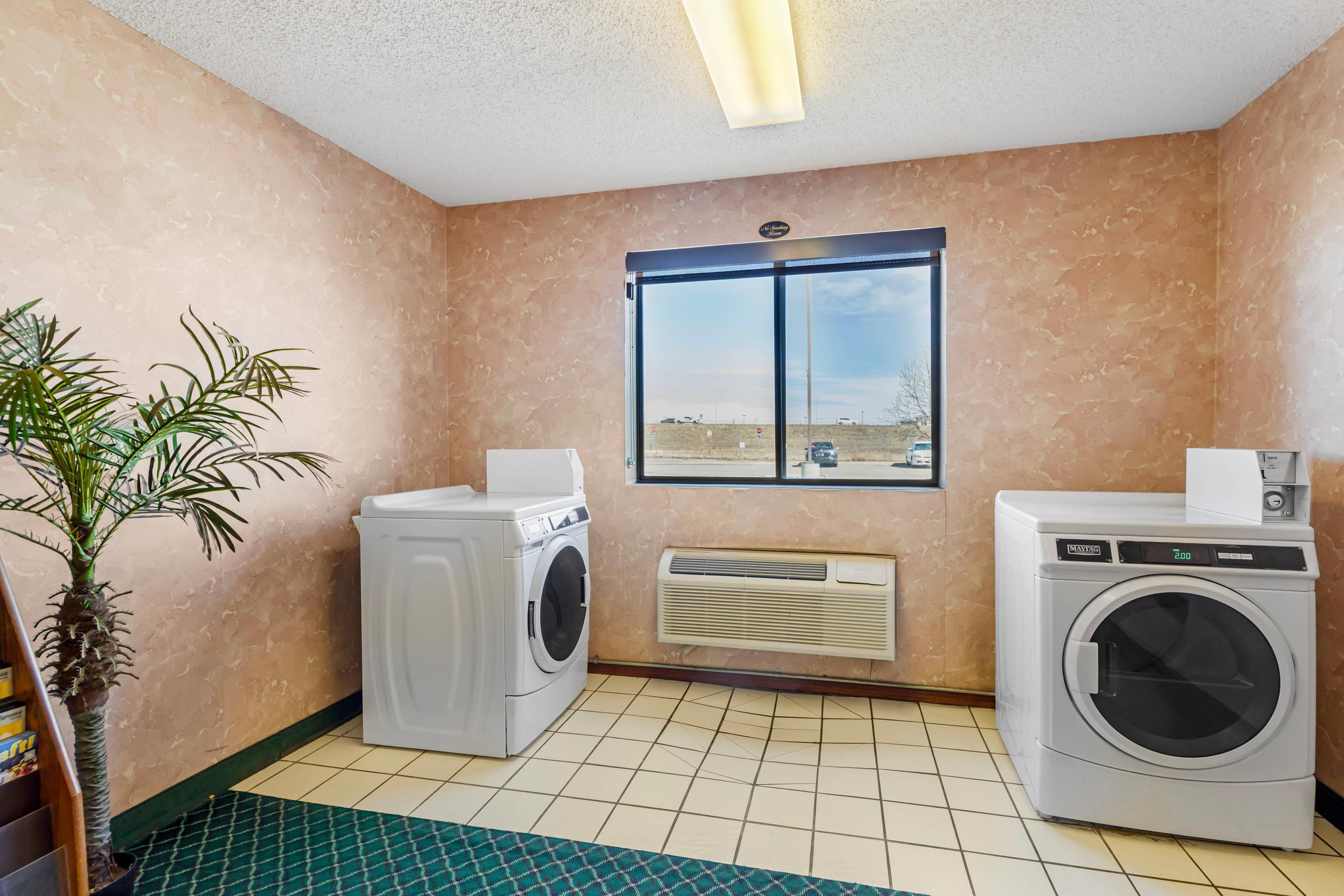 Guest laundry facilities | Econo Lodge