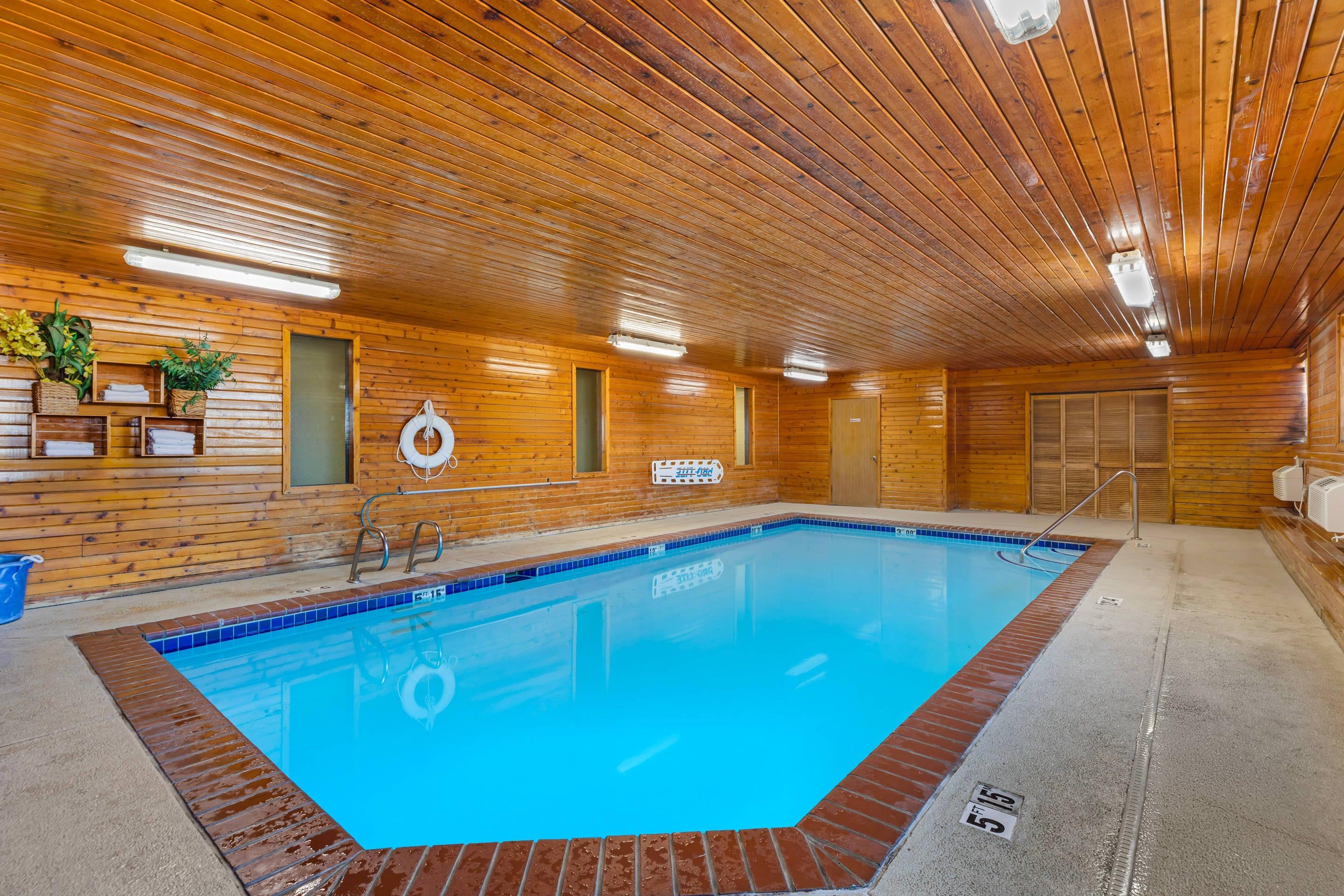Indoor pool | Econo Lodge