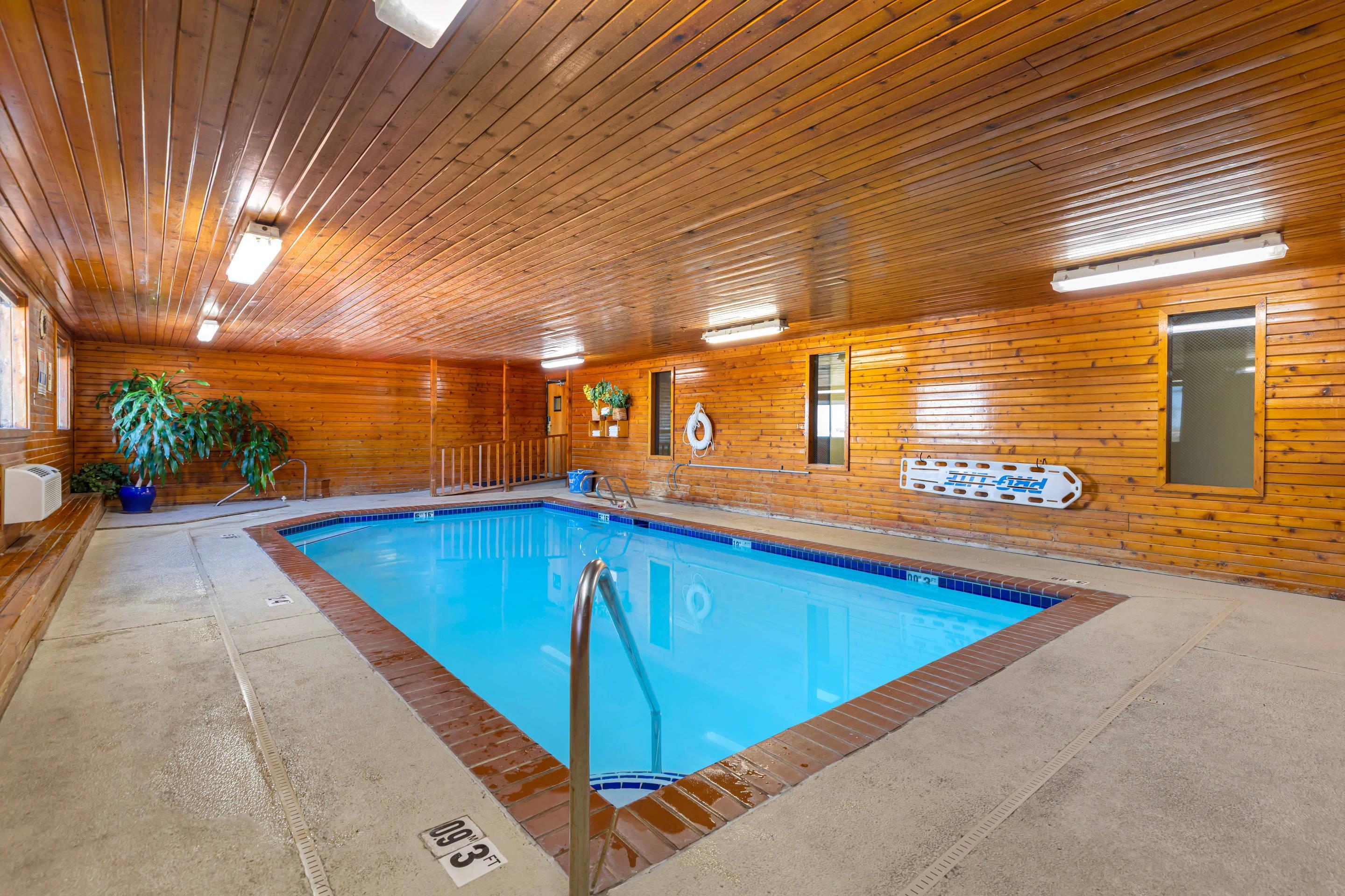 Indoor pool | Econo Lodge