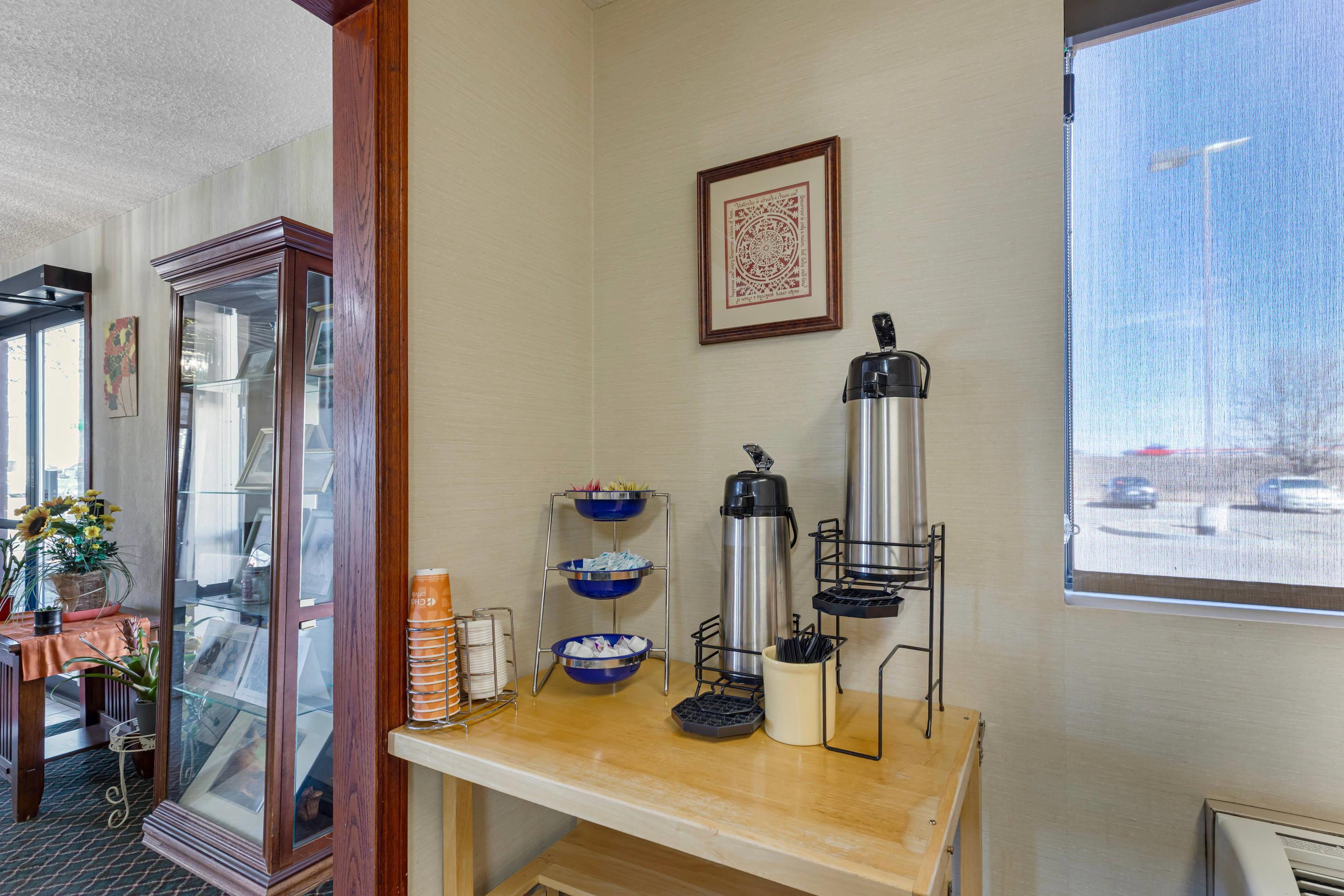 Breakfast area | Econo Lodge