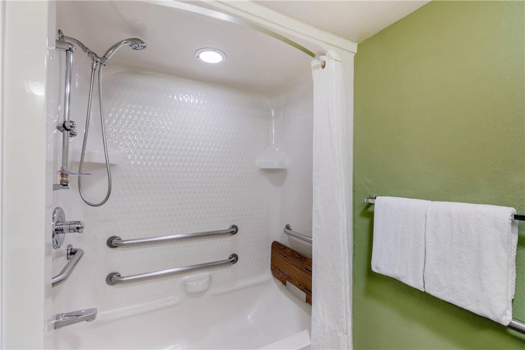SLEEP INN DENVER TECH CENTER-guestroom-Guest Room,Bathroom,On-Site.jpg
