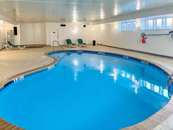 Pool - Comfort Suites Norwich