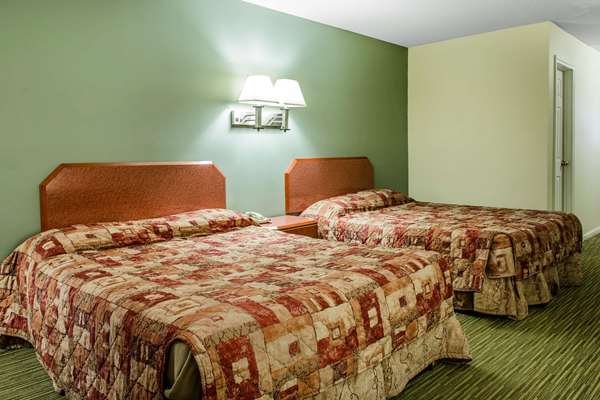  - Rodeway Inn Groton - I-95, Exit 87