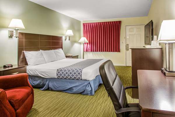  - Rodeway Inn Groton - I-95, Exit 87