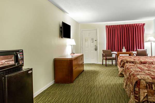  - Rodeway Inn Groton - I-95, Exit 87