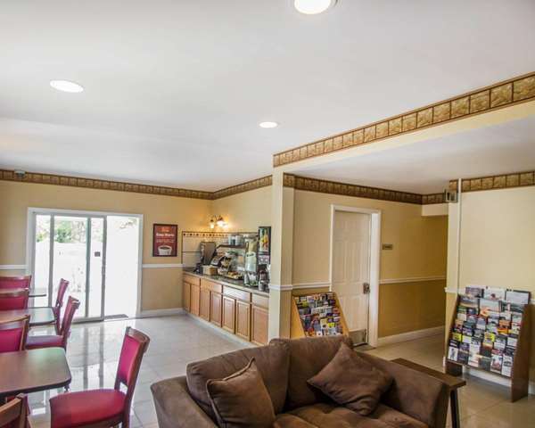 Amenities - Econo Lodge Inn & Suites Old Saybrook - I-95, Exit 66