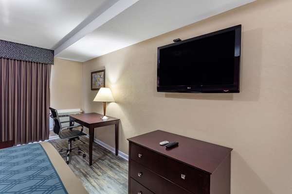 Suite - Econo Lodge Inn & Suites Old Saybrook - I-95, Exit 66