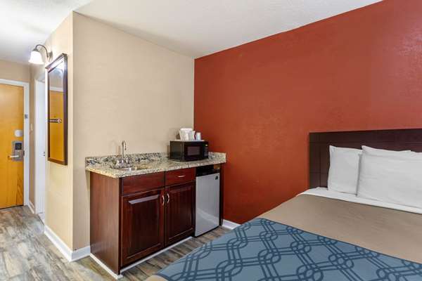 Suite - Econo Lodge Inn & Suites Old Saybrook - I-95, Exit 66